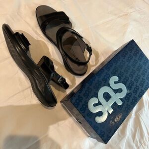 New SAS NUDU black sandals- Size 9m